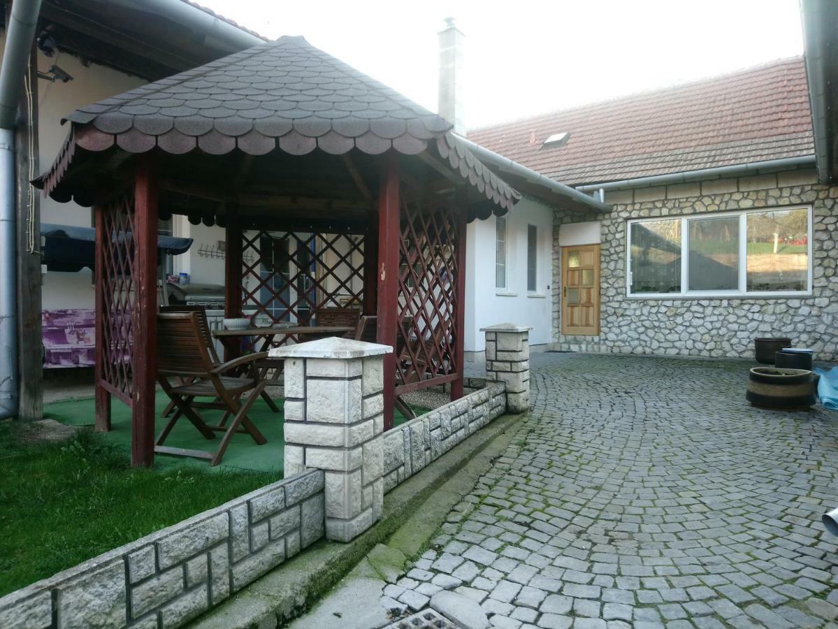 Apartman Modre Z Nebe Němčičky エクステリア 写真
